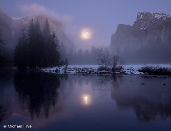 Rising moon, Gates of the Valley, Yosemit