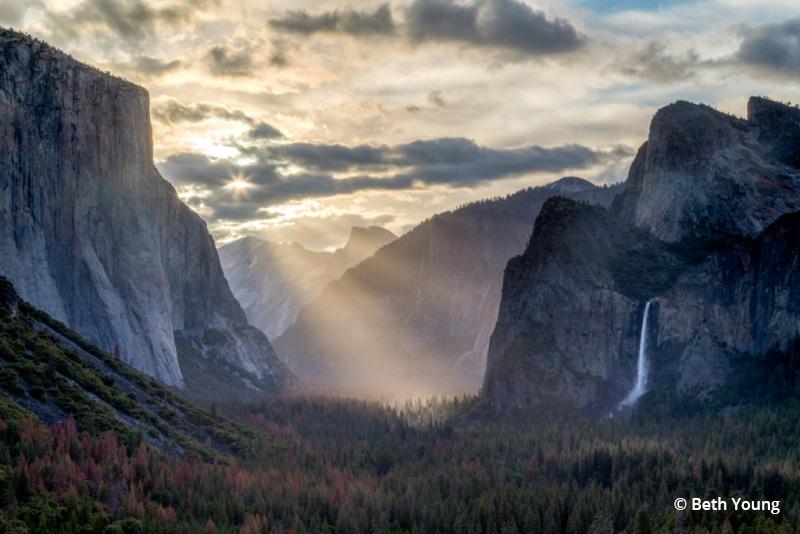 Today’s Photo Of The Day is “Tunnel View God Rays” by Beth Young. Location: Yosemite National Park, CA.
