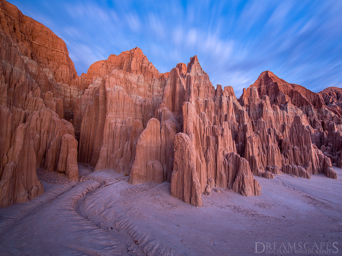 Twilight-glow,-Cathedral-Gorge-State-Park,-Nevada,-USA