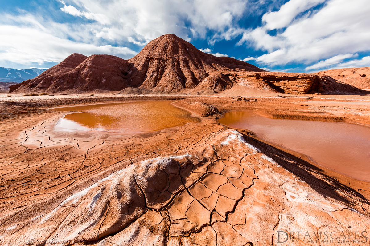 Ponds-and-cracked-mud-2,-Desierto-Laberinto,-Puna-de-Atacama,-Argentina